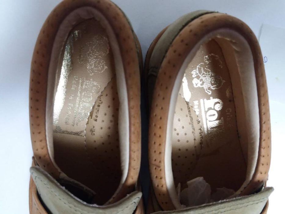 Sapatos de camurça criança nº 26 novos