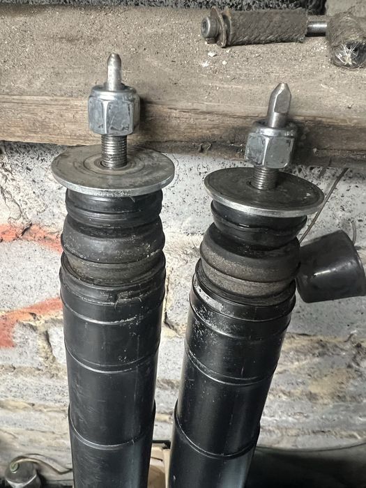 Mersedes benz E211 задні аммортизатори