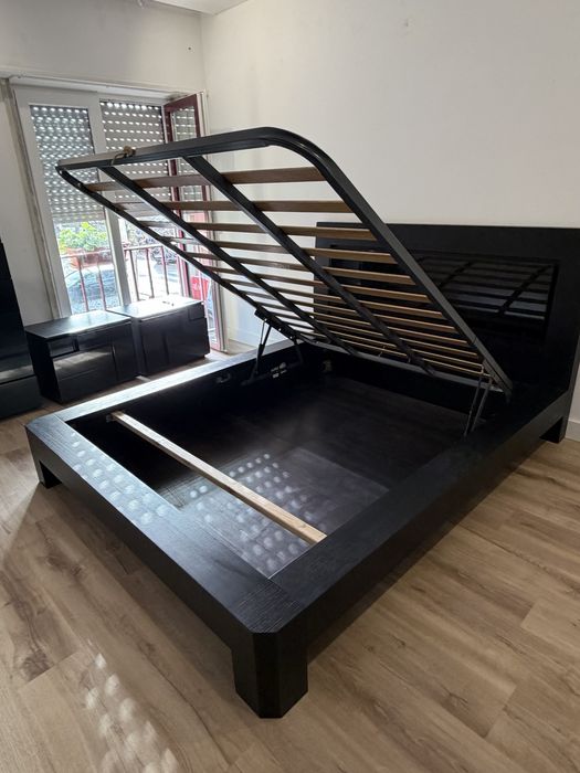 Mobilia de quarto em madeira macica cor preta