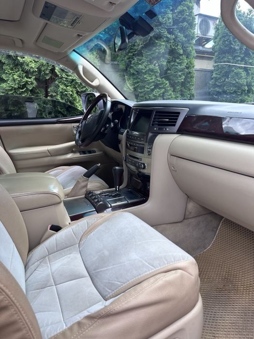 Продам LEXUS LX570 2011