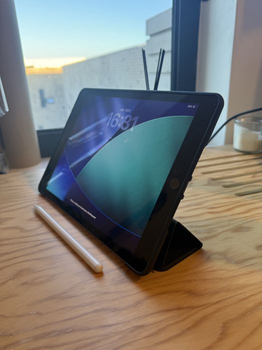 iPad 8gen com caneta e capa