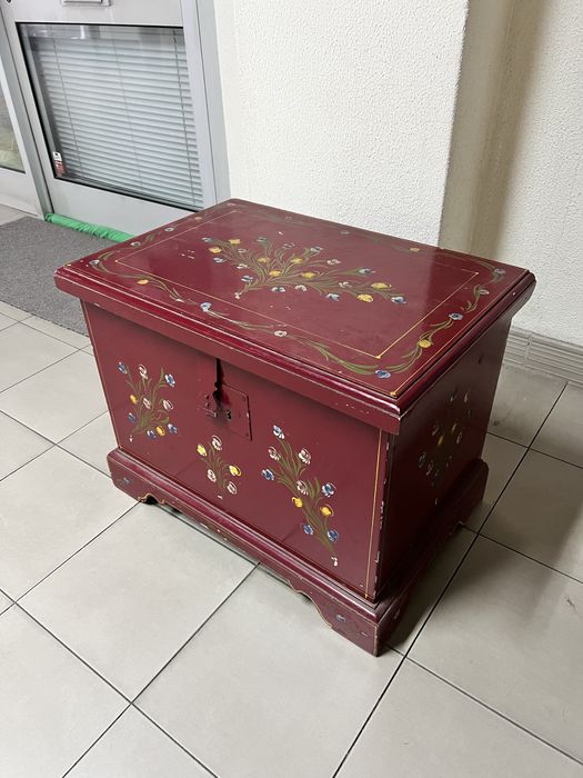 Baú / Arca Antigo Pintado à Mão – Floral / Vintage
