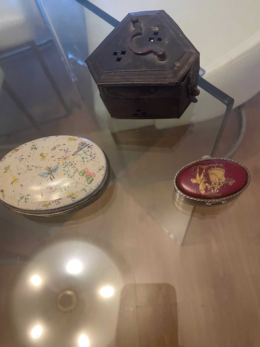 10 caixinhas de coleção, de metal (formatos variados)