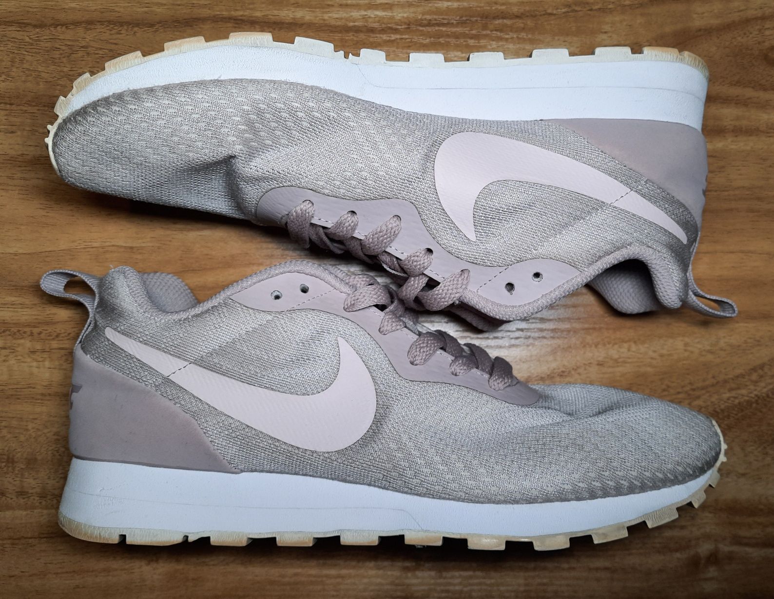Buty Nike MD Runner 2 27 5 23 5cm Ro owe Rzeszow OLX.pl