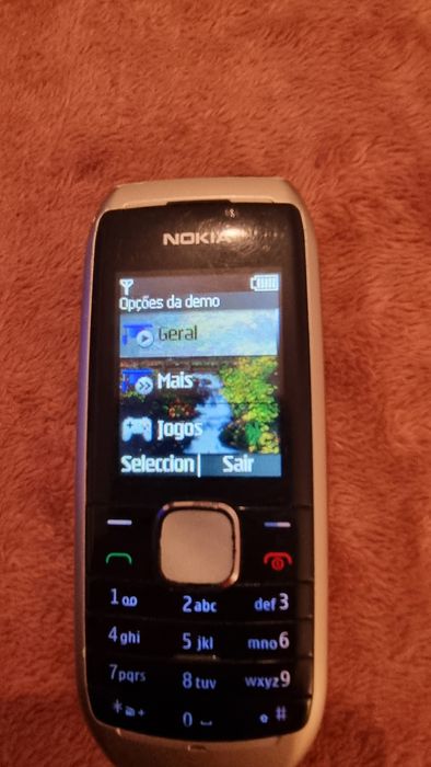 Dois Telemóveis Nokia 1800 (Preto e Prata) RETRO