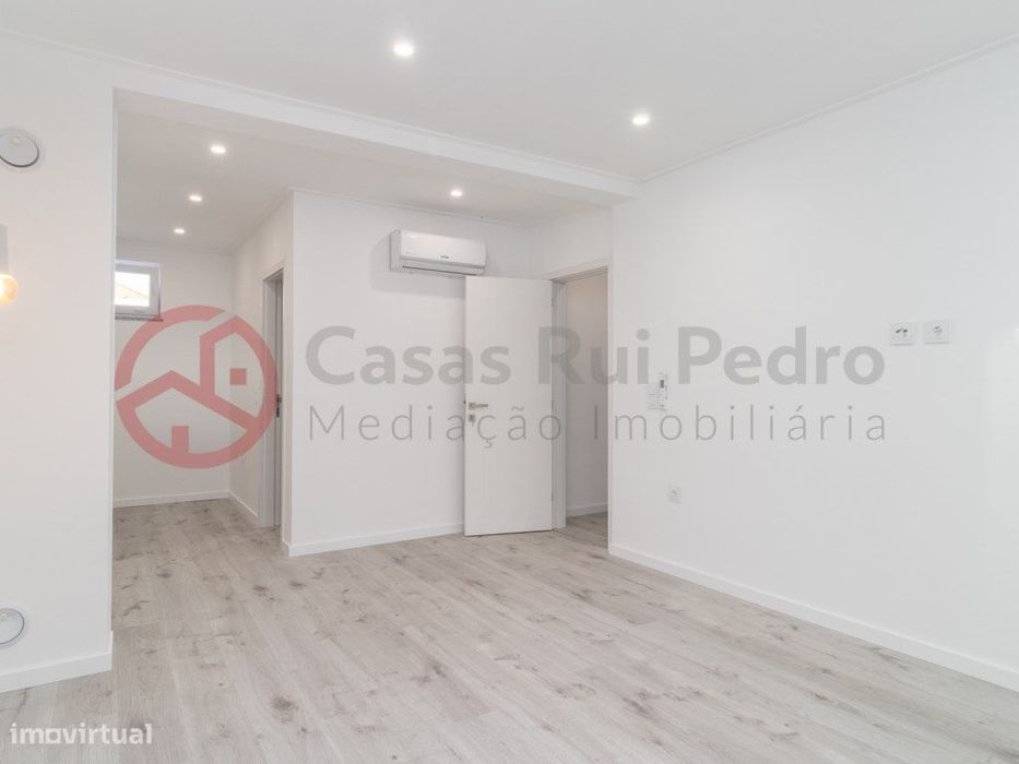 Apartamento T1 com Quintal, Barreiro — Alto Do Seixalinho, Santo André E Verderena, Setúbal