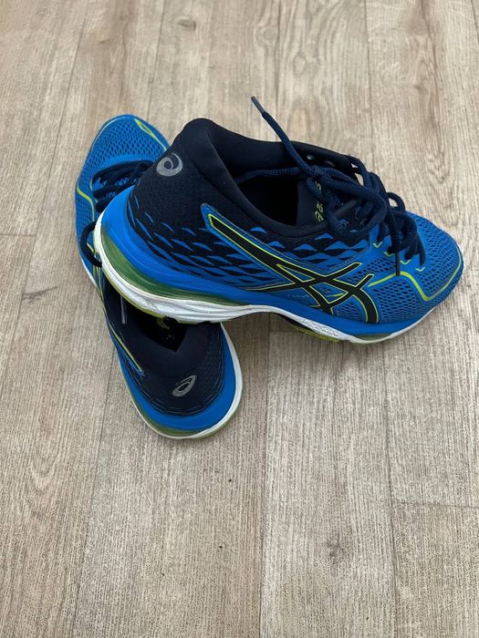 Чоловічі кросівки Asics Gel Cumulus.
