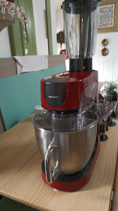 Robo de cozinha (batedeira)