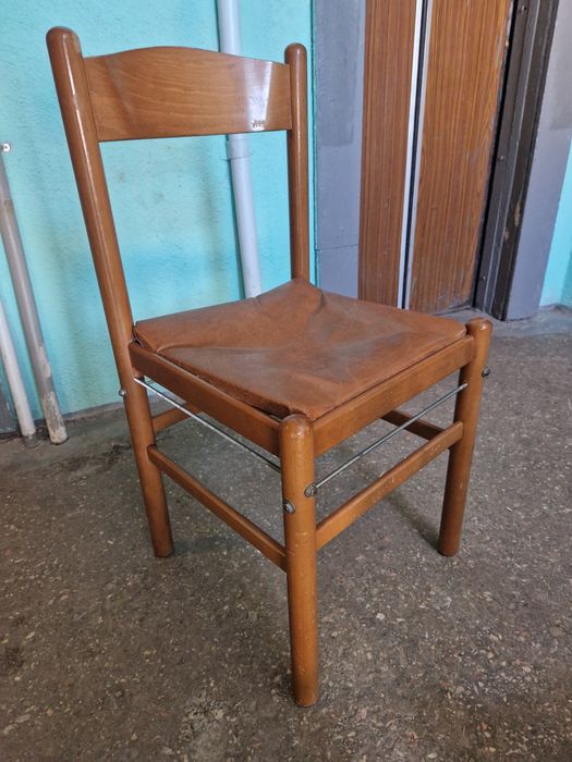 Продам деревянный румынский стул