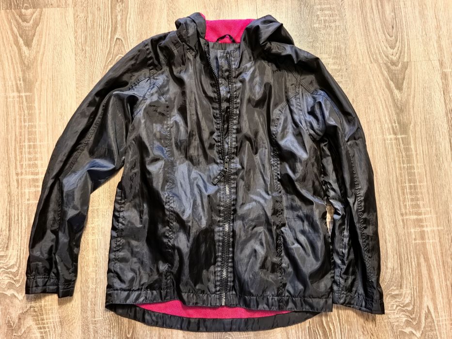 Czarna sportowa kurtka dla dziewczynki