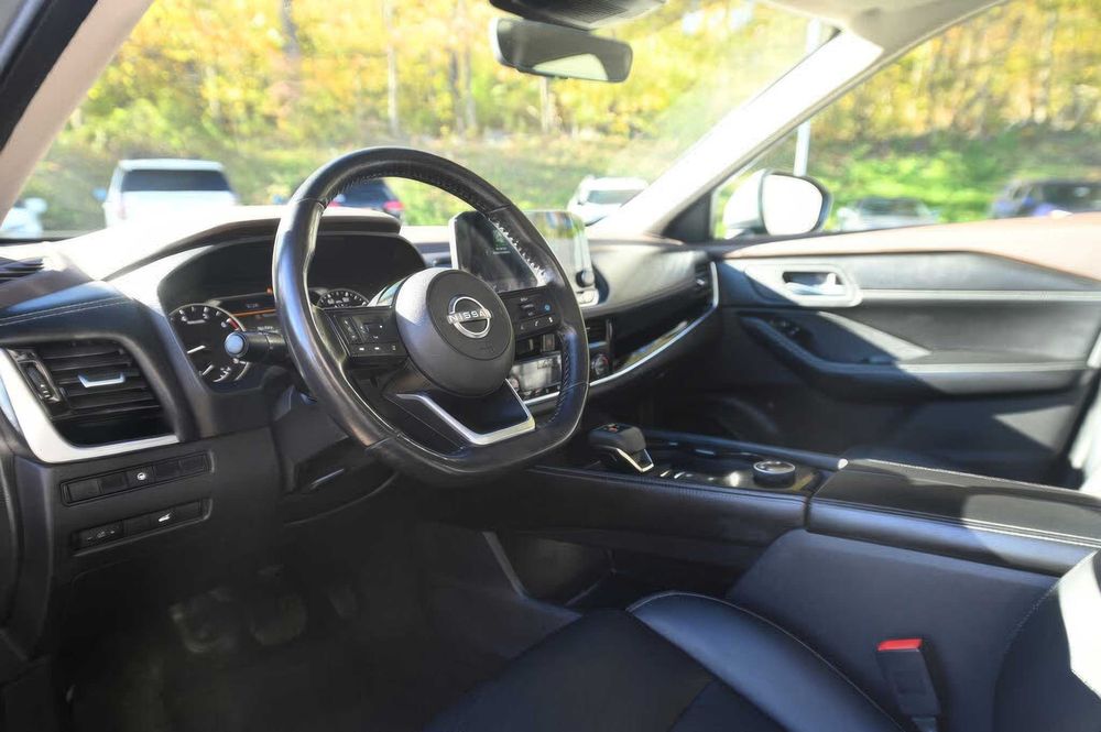 Nissan Rogue SL      2023