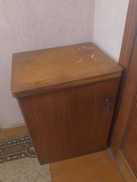 Продам швейну машину