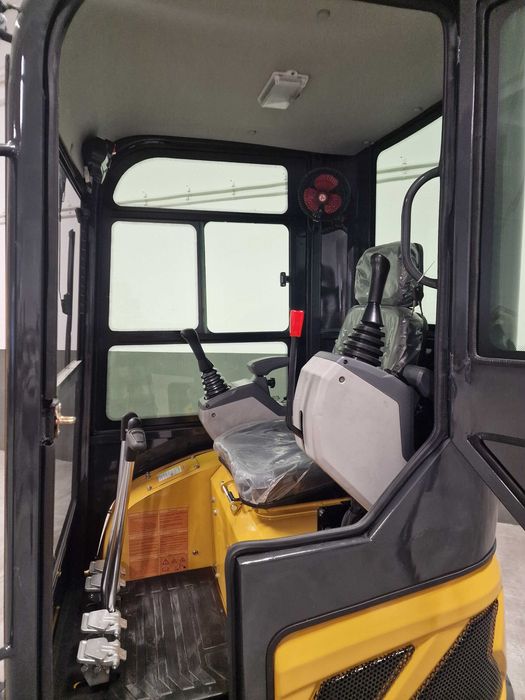 Minikoparka Berger Kraus BK1800KJSR z kabiną silnik KUBOTA 1700kg