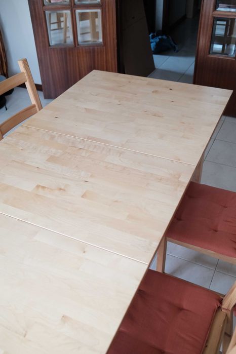 Conjunto Mesa Madeira extensivel 2,10m x 0,90m e 4 cadeiras