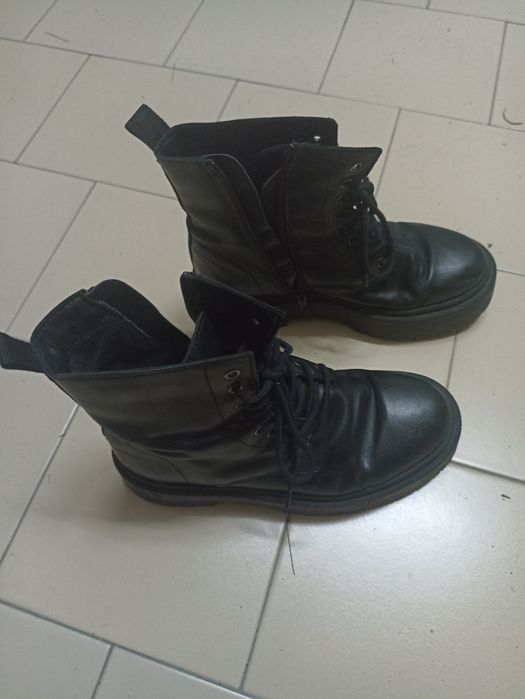 Botas pretas bom estado