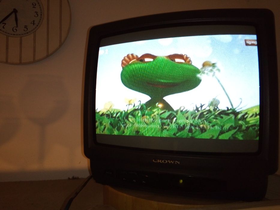 Crown Portable TV from the 1990s, Fully Functional64564048091010120