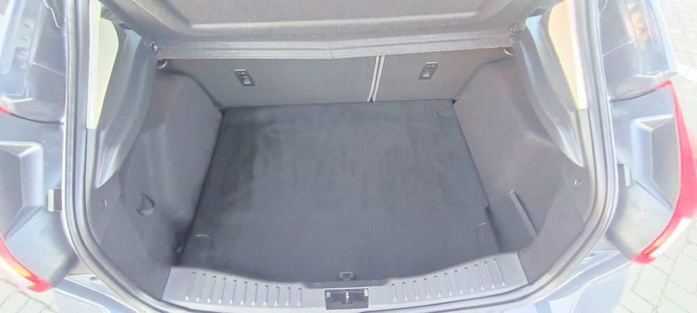 Ford Focus  1.6 Tdci 148€Mês  GARANTIA 18Meses Troco