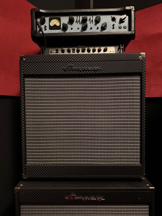 Amplificador e colunas para baixo - Ampeg