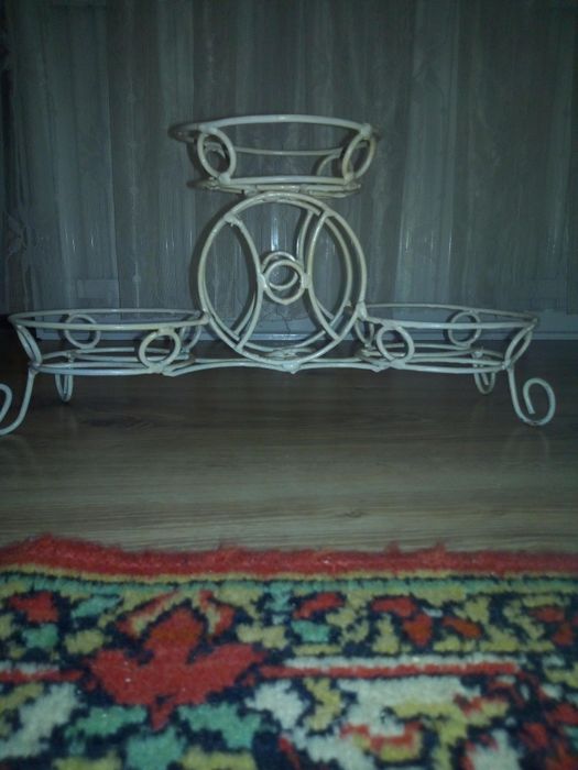 Подставка под цветы