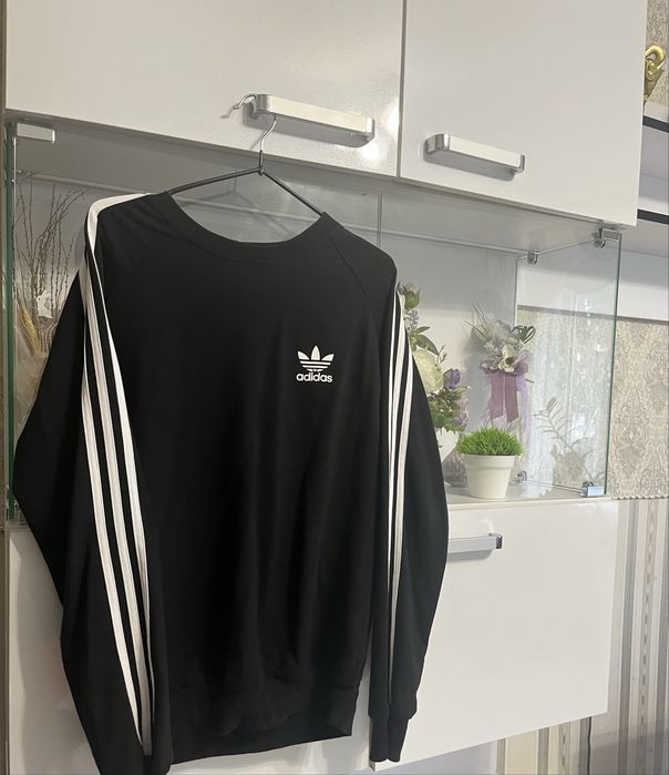 Чорний жіночий світшот adidas