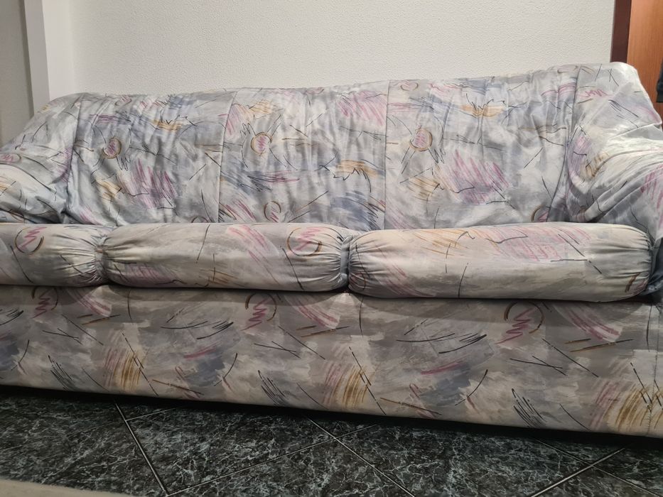 Sofá cama bom estado.
