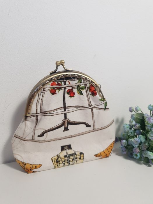 Bolsa/carteira artesanal com fecho metal