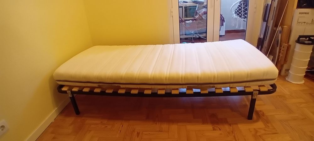 Estrado com pés (+ colchão) 90cm