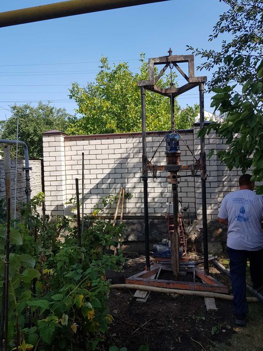 Буріння свердловин / Бурение скважин / Монтаж насосного обладнання