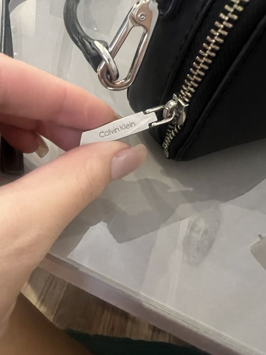 Сумка маленька через плече.