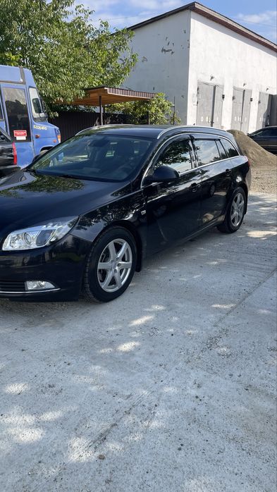 Продам в доброму стані Opel insignil