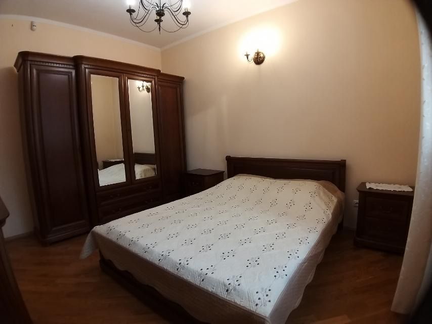 Довготривала аренда кімнати в 3 ьох кімнатній квартирі +  1/3 комун