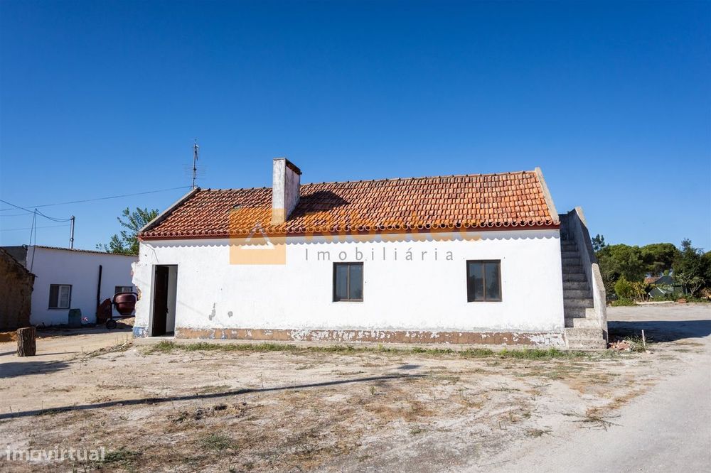 Moradia T2 na Fajarda com 1600 m2 de terreno