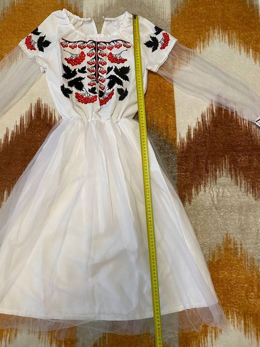 НОВЕ дитяче вишите плаття, зріст 152 см