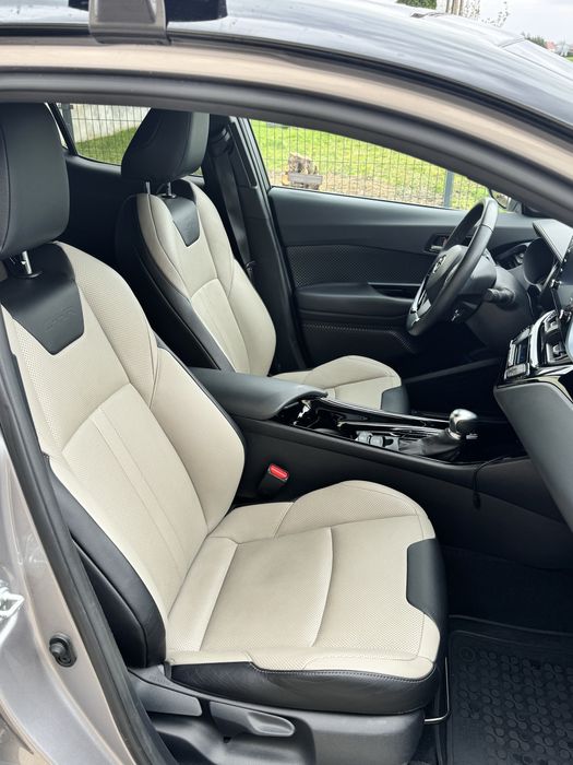 Toyota  C-HR Hybrid
