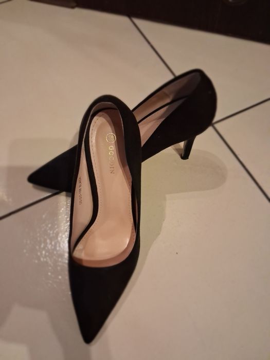 Szpilki czarne jedne używane raz drugie wogole