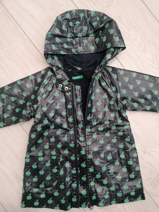 Płaszczyk przeciwdeszczowy Benetton rozm. 86-92