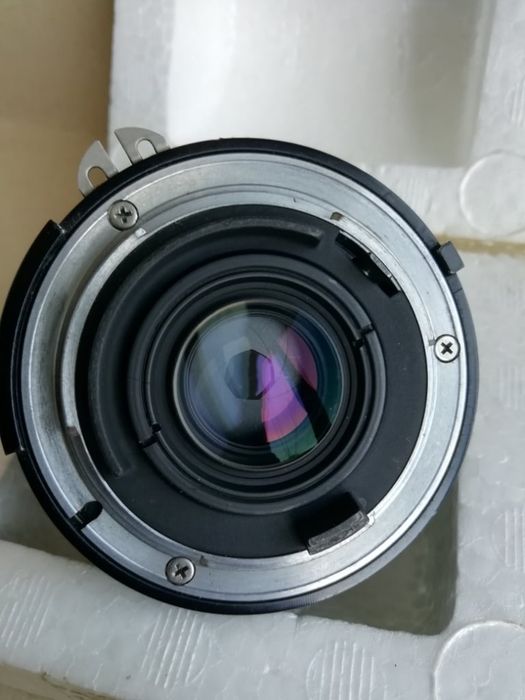 Объектив - мануал  Nikkor 28 мм  на f-2.8