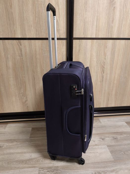 Чемодан дорожный на колесах средний,Валіза на колесах середня