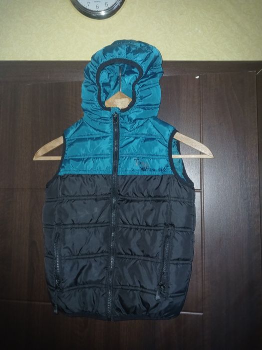 Продам жилет б/у на 6 лет.