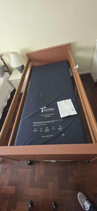 Cama geriatrica articulada