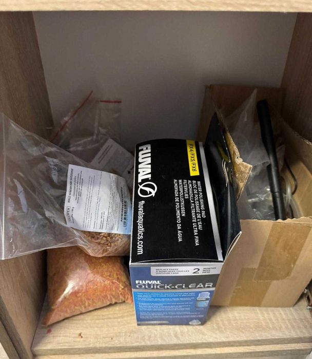 Akwarium z szafka .żywe