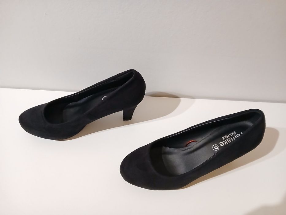Sapatos clássicos pretos