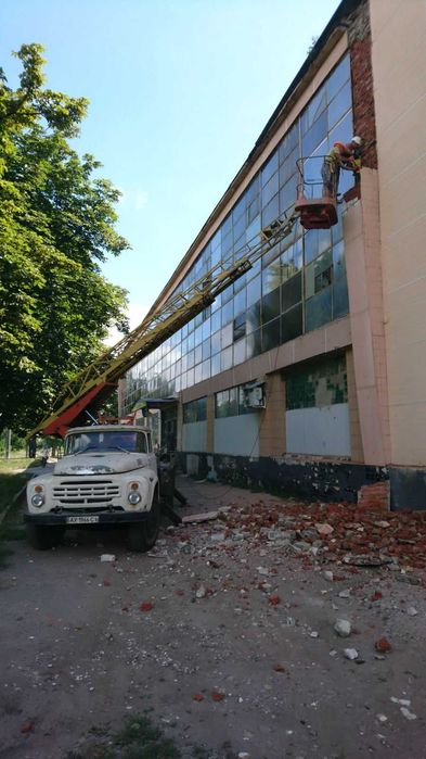 Аренда автовышки 17, 22, 30, 32 м. Услуги автовышки с электриком