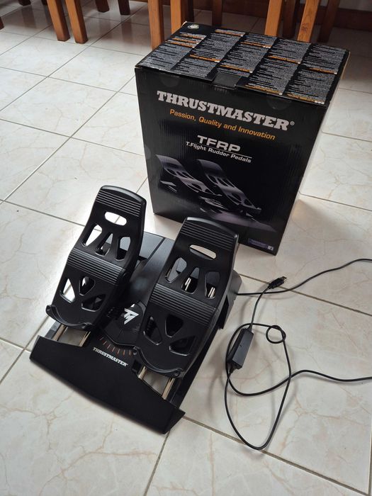 Pedais Thrustmaster T.Flight Rudder