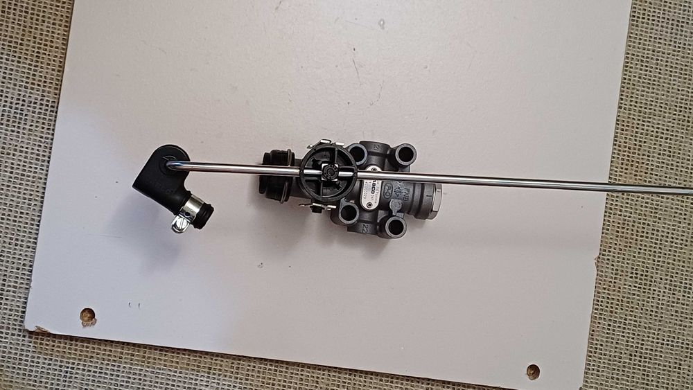 Кран рівня підлоги WABCO 4640060020.