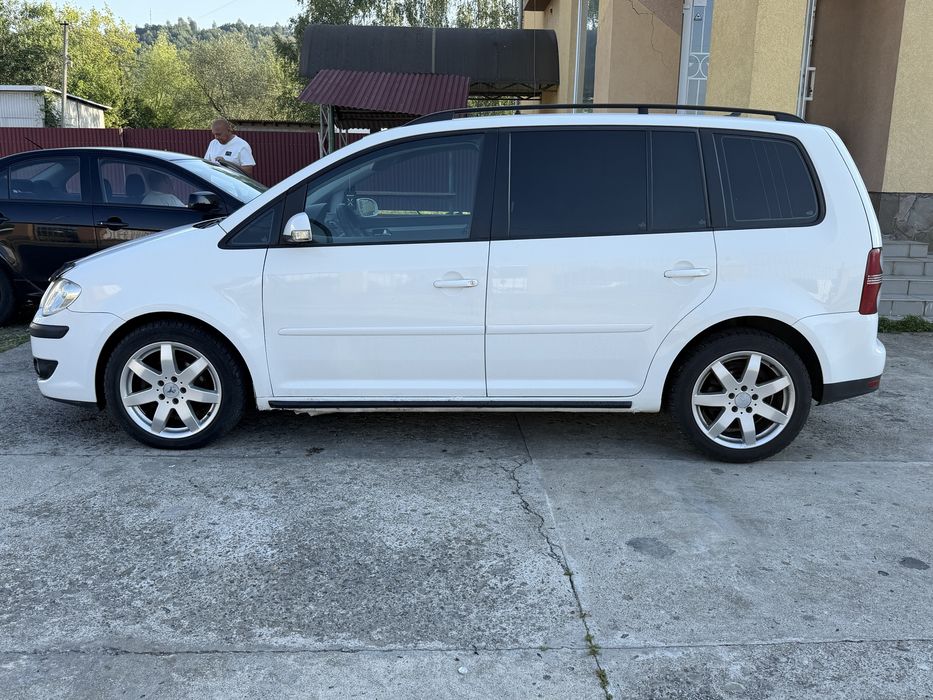 Volkswagen Touran ( Avtomat )