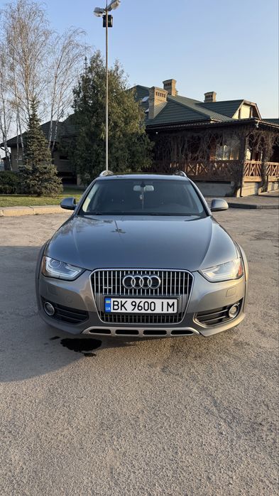 Продам автомобіль Ауді Б8 / Audi A4 Allroad 2013