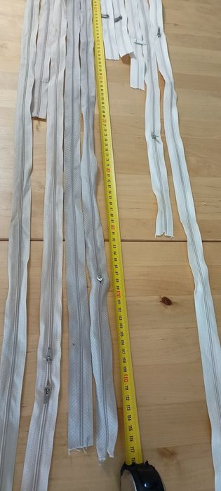 24szt. Zamki błyskawiczne beżowe PRL