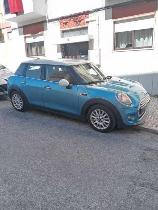 Mini Cooper azul, branco