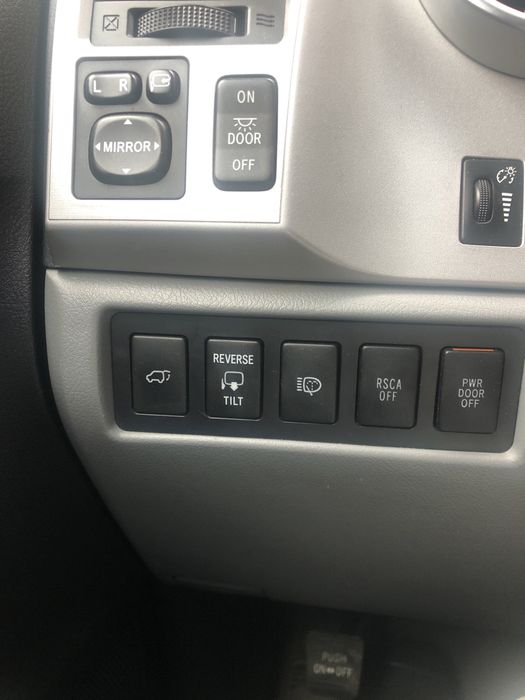 Продам Toyota Sequoia